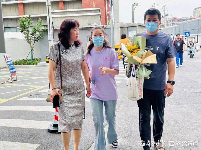 澳门科技大学金融科技硕士和考生爸爸穿旗袍送考与考生爸爸穿旗袍送考生礼物